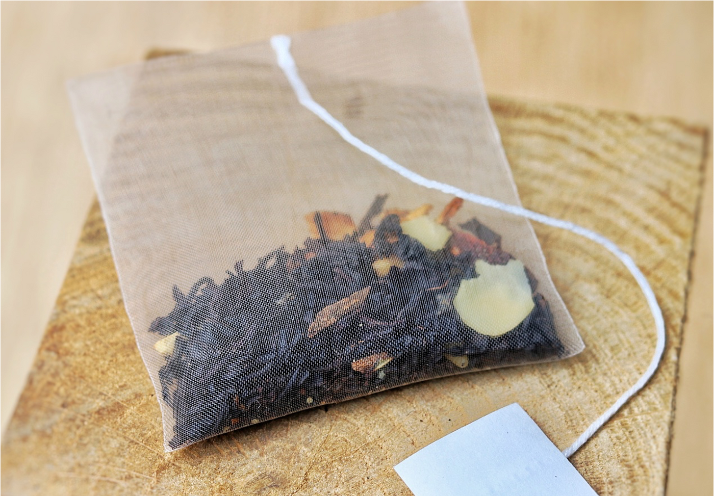 Papier, plastique, maïs : les dessous des sachets de thé