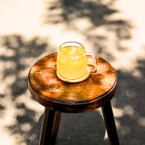 Kukicha thé vert bio du japon ambiance exterieur tasse Kodama thé glacé