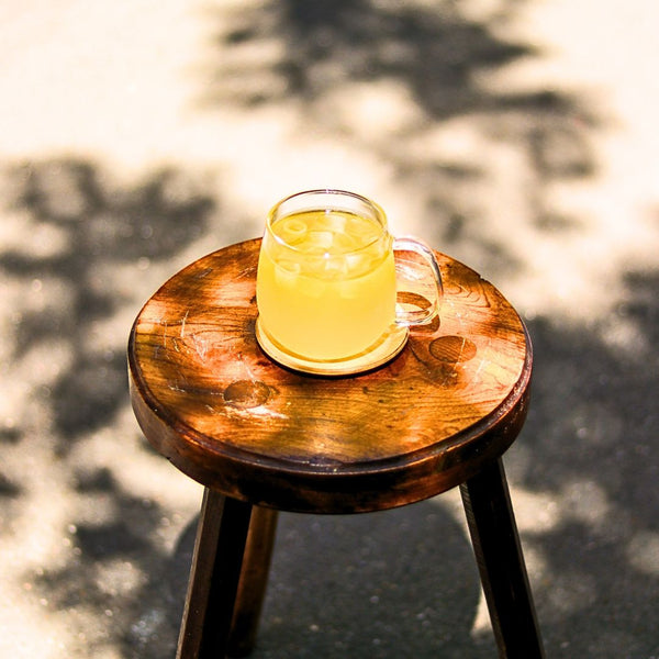 Kukicha thé vert bio du japon ambiance exterieur tasse Kodama thé glacé