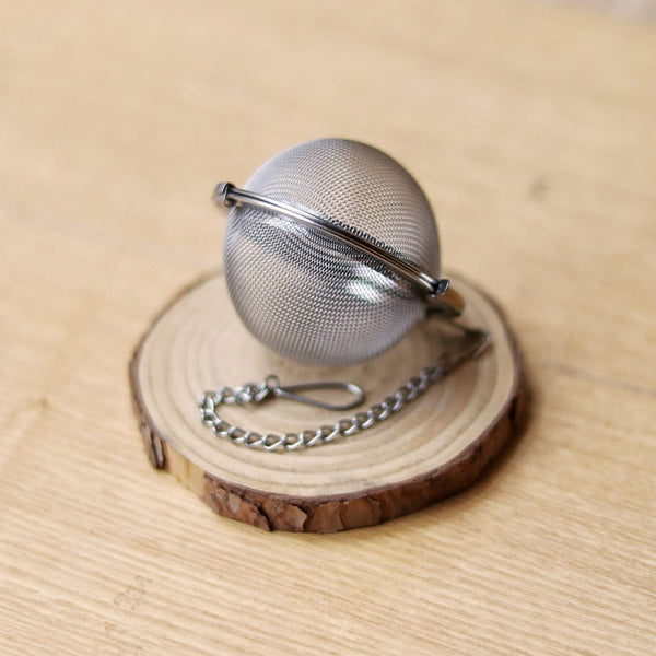 Filtre à thé universel inox – Accessoire à thé – Kodama Paris - Filtre à thé sur socle en bois