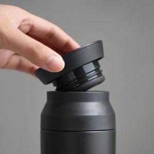 Thermos nomade 500ml KINTO – Accessoire à thé – Kodama Paris - Ouverture thermos